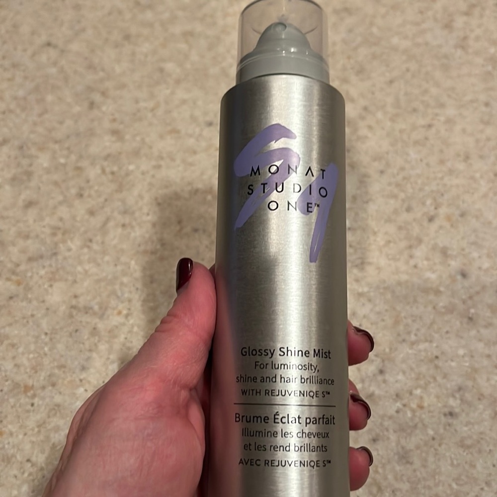 Monat glossy shine mist 4.6 oz